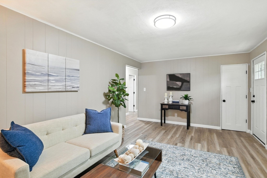 17 Pebble Mill Rd