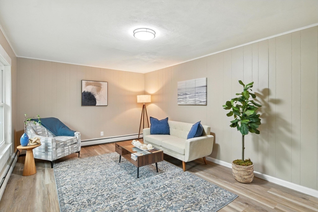 17 Pebble Mill Rd