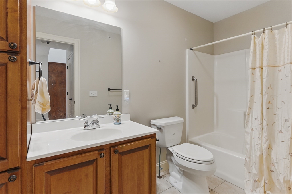 West Springfield, Massachusetts 01089, United States, 2 Bedrooms Bedrooms, ,2 BathroomsBathrooms,Residential,Pending,109798