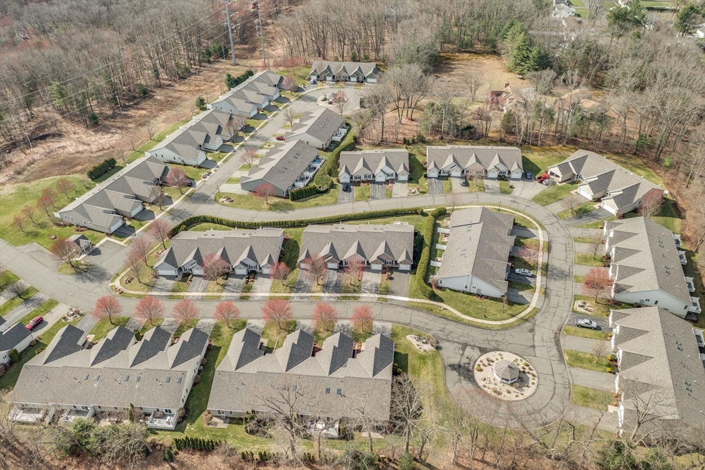 West Springfield, Massachusetts 01089, United States, 2 Bedrooms Bedrooms, ,2 BathroomsBathrooms,Residential,Pending,109798