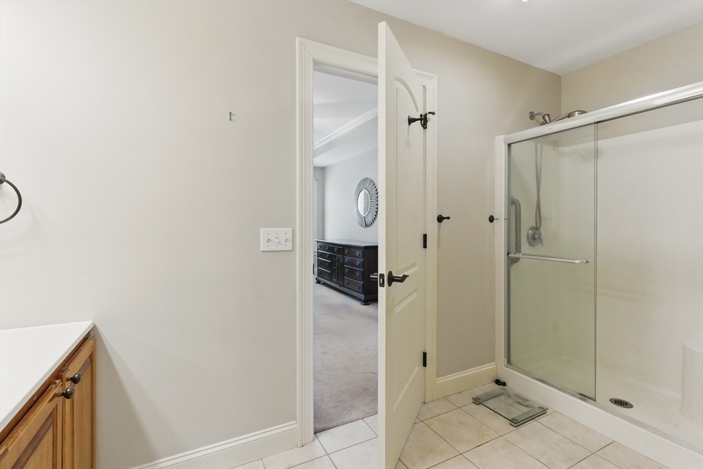 West Springfield, Massachusetts 01089, United States, 2 Bedrooms Bedrooms, ,2 BathroomsBathrooms,Residential,Pending,109798