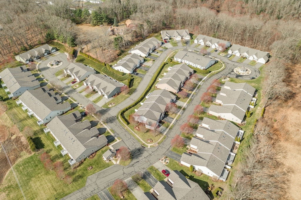 West Springfield, Massachusetts 01089, United States, 2 Bedrooms Bedrooms, ,2 BathroomsBathrooms,Residential,Pending,109798