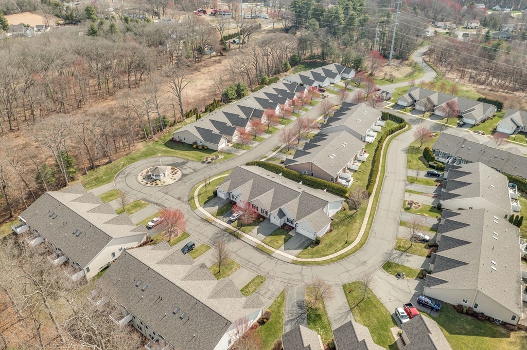 West Springfield, Massachusetts 01089, United States, 2 Bedrooms Bedrooms, ,2 BathroomsBathrooms,Residential,Pending,109798