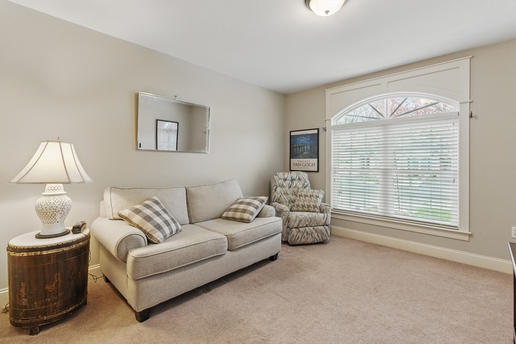 West Springfield, Massachusetts 01089, United States, 2 Bedrooms Bedrooms, ,2 BathroomsBathrooms,Residential,Pending,109798