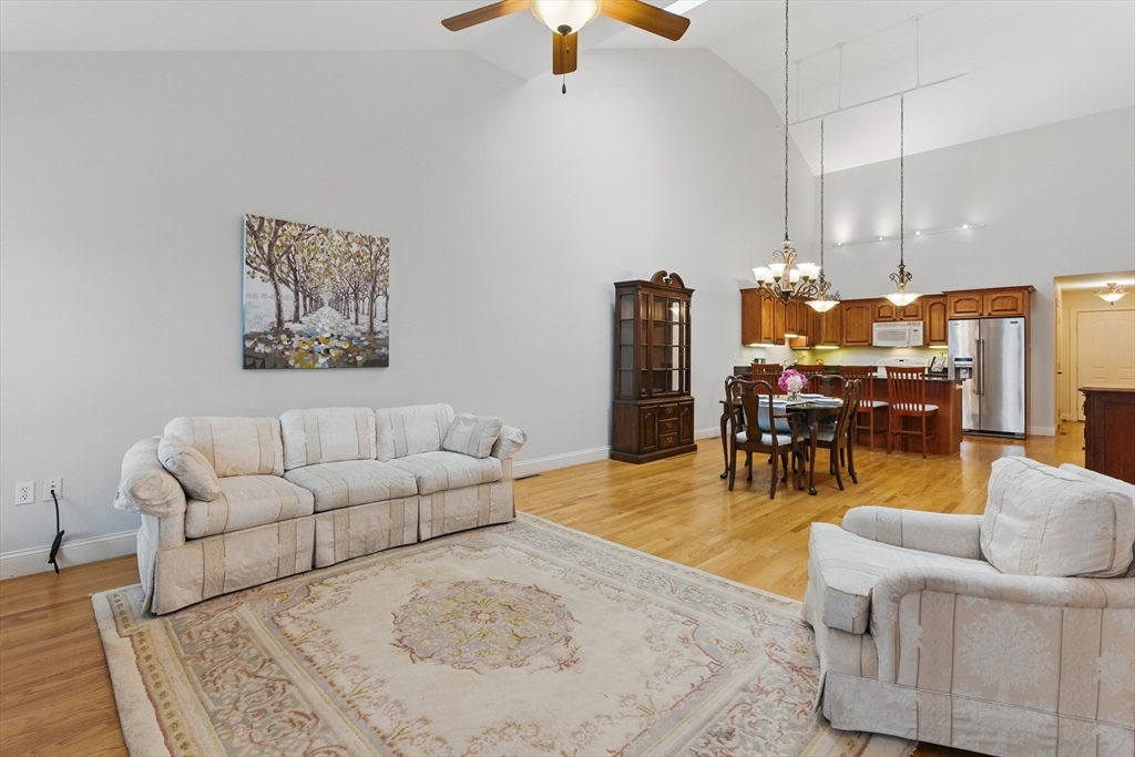 West Springfield, Massachusetts 01089, United States, 2 Bedrooms Bedrooms, ,2 BathroomsBathrooms,Residential,Pending,109798