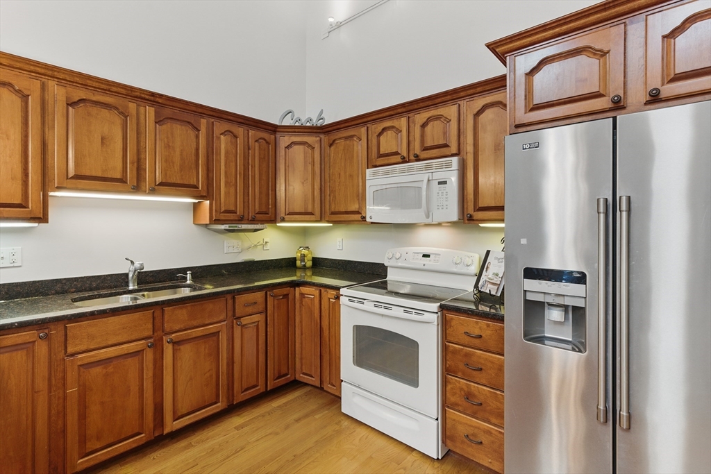 West Springfield, Massachusetts 01089, United States, 2 Bedrooms Bedrooms, ,2 BathroomsBathrooms,Residential,Pending,109798