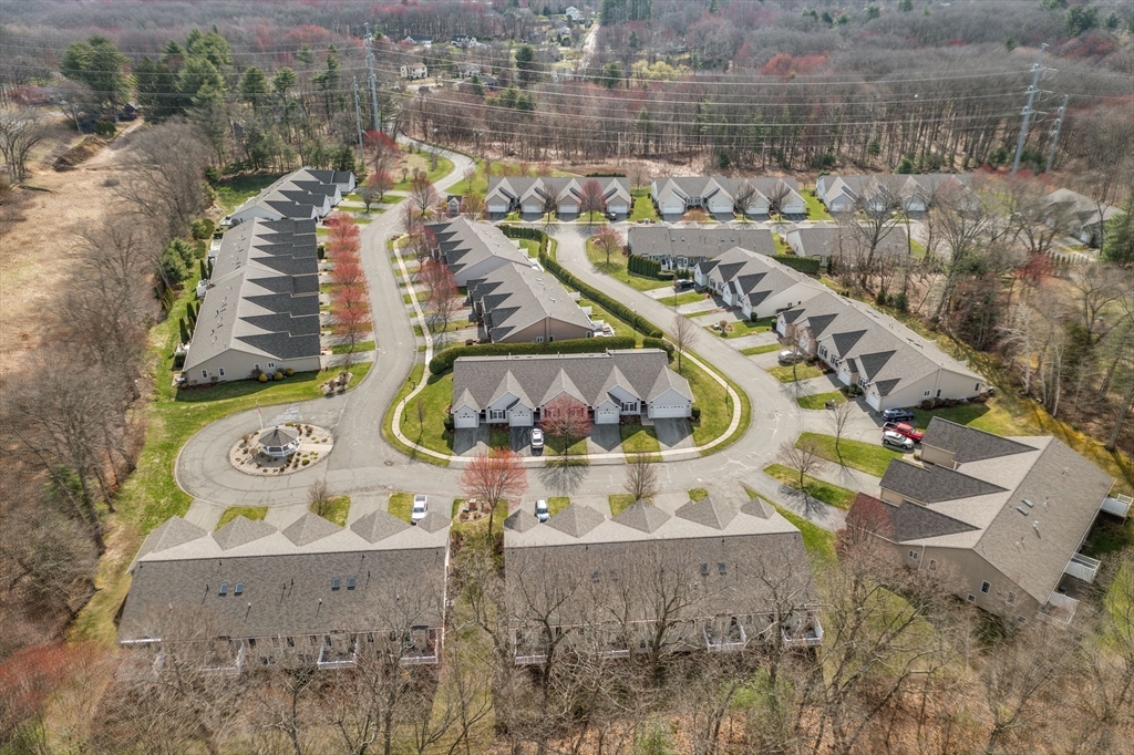 West Springfield, Massachusetts 01089, United States, 2 Bedrooms Bedrooms, ,2 BathroomsBathrooms,Residential,Pending,109798