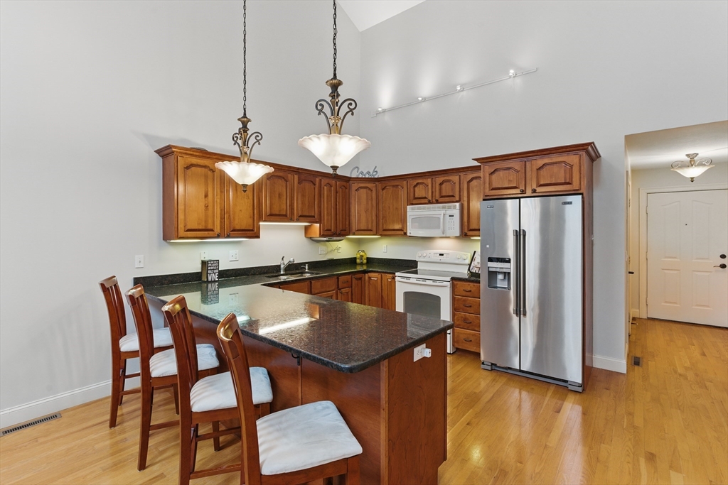 West Springfield, Massachusetts 01089, United States, 2 Bedrooms Bedrooms, ,2 BathroomsBathrooms,Residential,Pending,109798