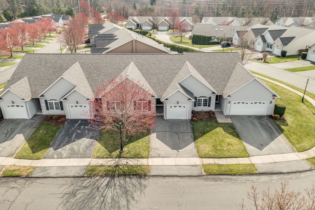 West Springfield, Massachusetts 01089, United States, 2 Bedrooms Bedrooms, ,2 BathroomsBathrooms,Residential,Pending,109798