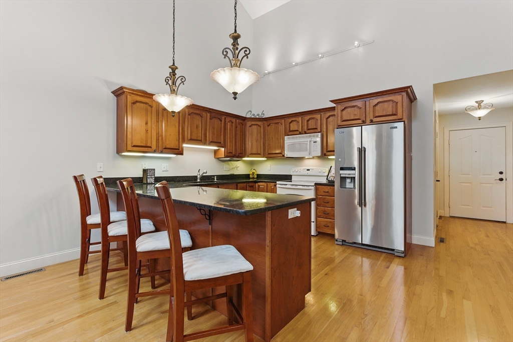 West Springfield, Massachusetts 01089, United States, 2 Bedrooms Bedrooms, ,2 BathroomsBathrooms,Residential,Pending,109798