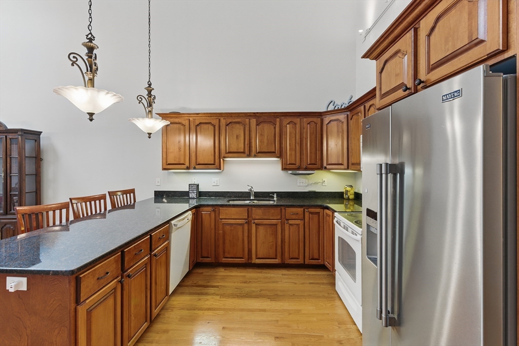 West Springfield, Massachusetts 01089, United States, 2 Bedrooms Bedrooms, ,2 BathroomsBathrooms,Residential,Pending,109798