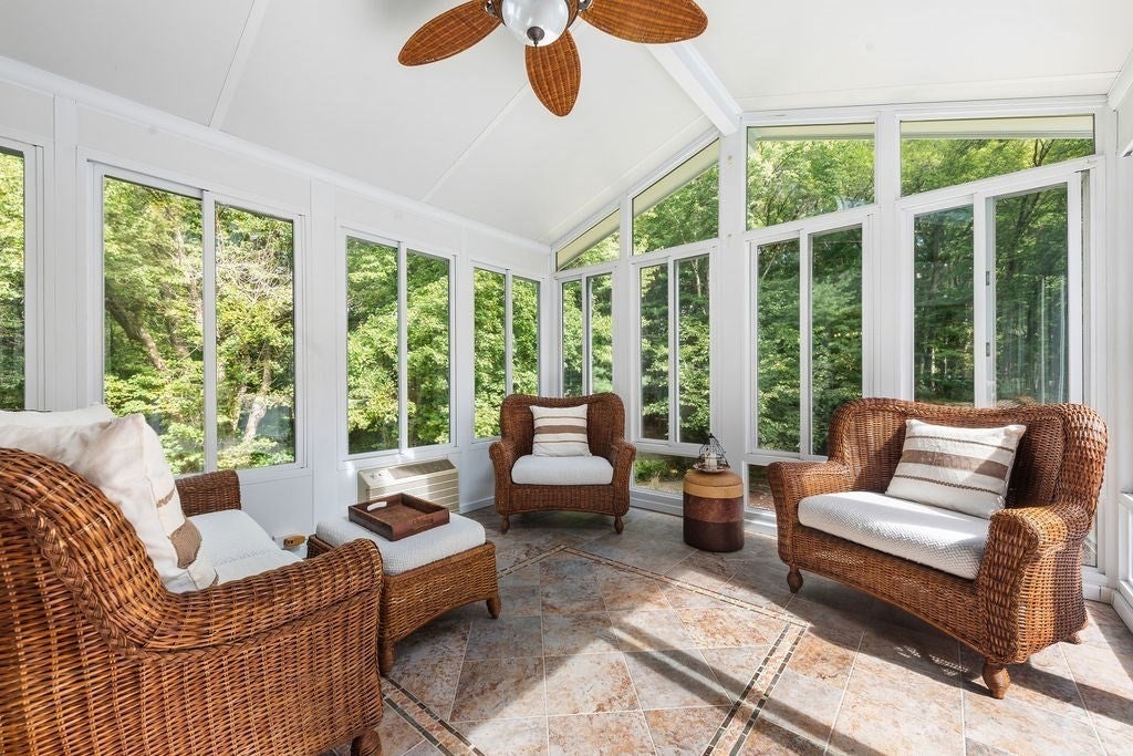 18 Fredric Ln, Mansfield, MA Photo #5