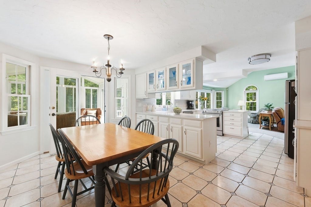 18 Fredric Ln, Mansfield, MA Photo #17