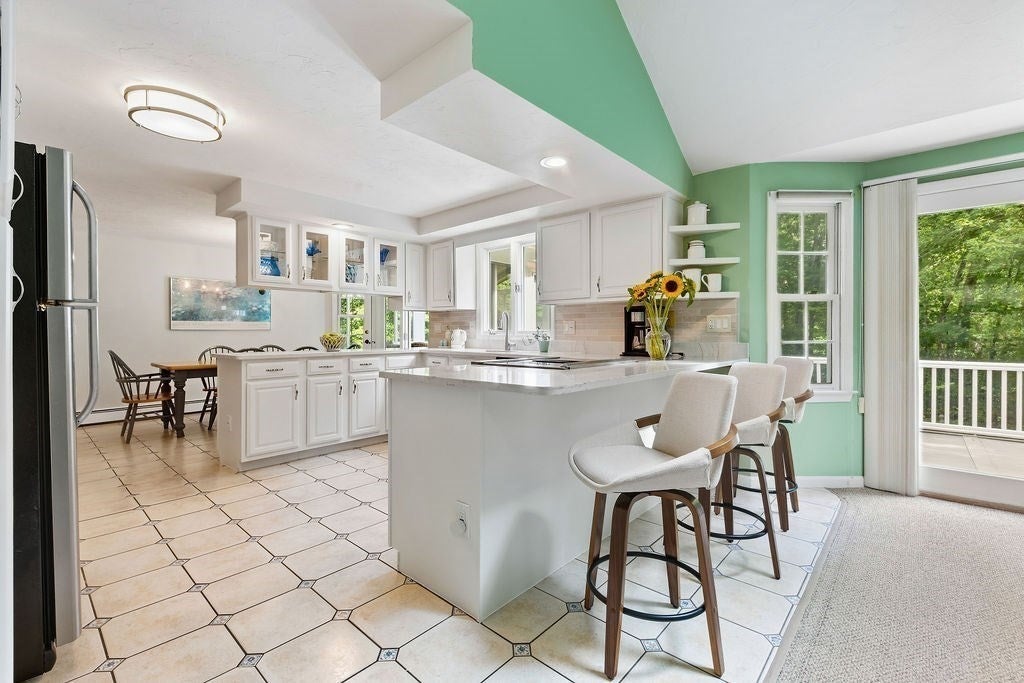 18 Fredric Ln, Mansfield, MA Photo #23