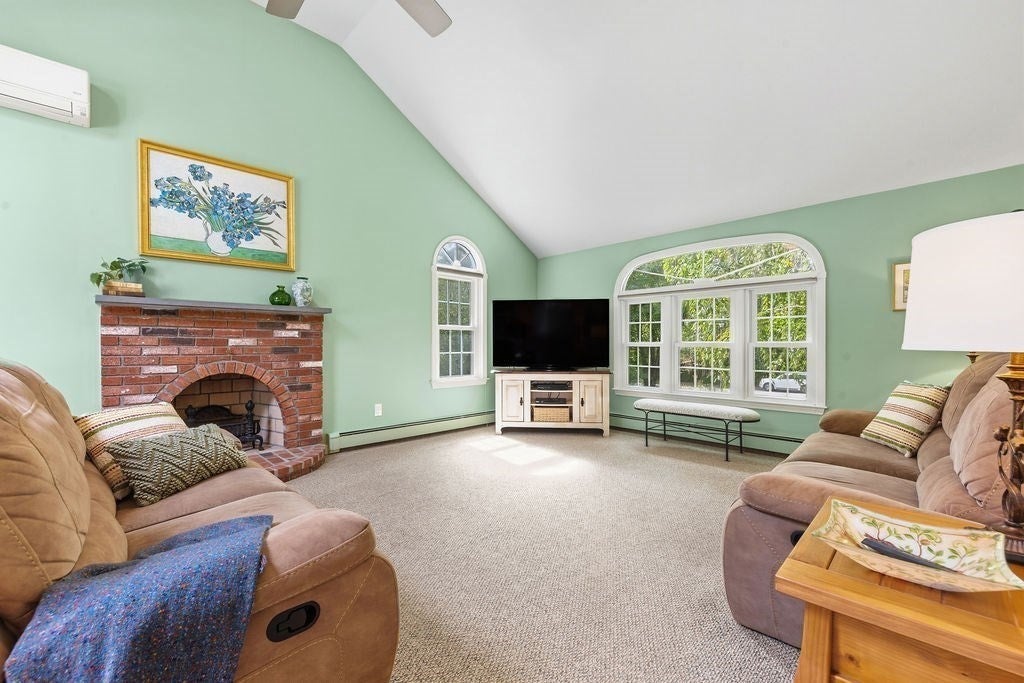18 Fredric Ln, Mansfield, MA Photo #25