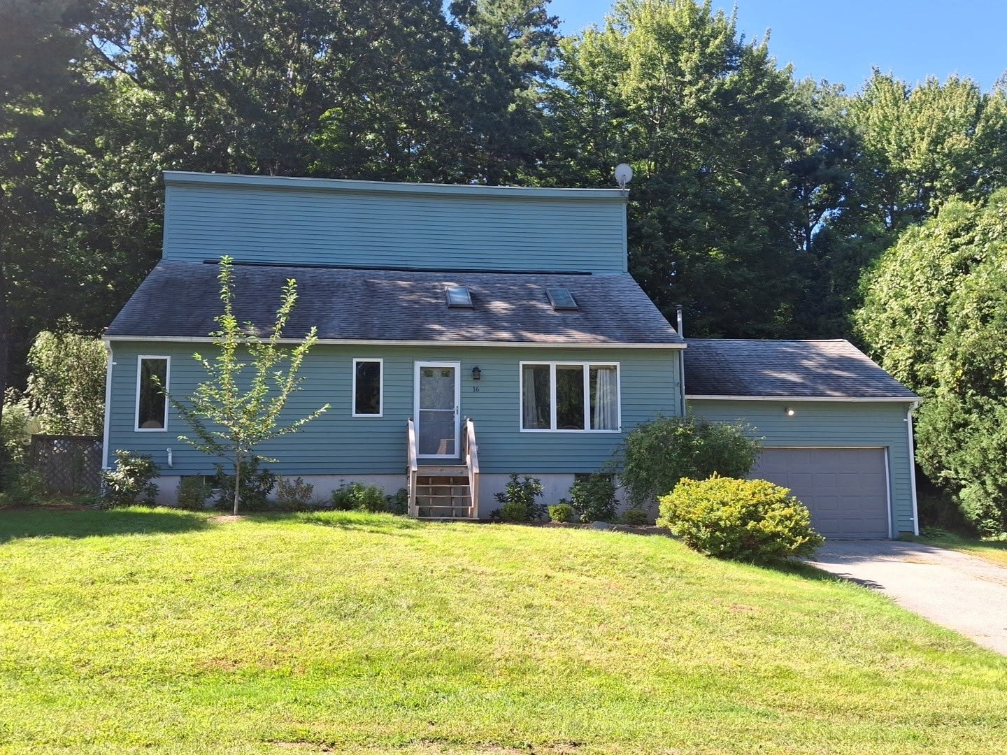 Photo of 16 Clark St, Belchertown, MA