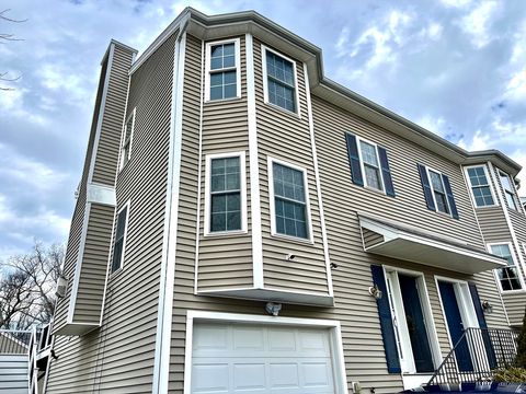59 Sophia Worcester MA 01607