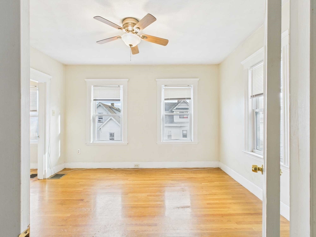 32-34 Holyoke St 34-2