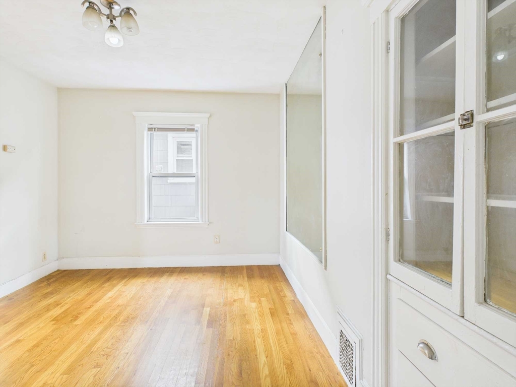 32-34 Holyoke St 34-2