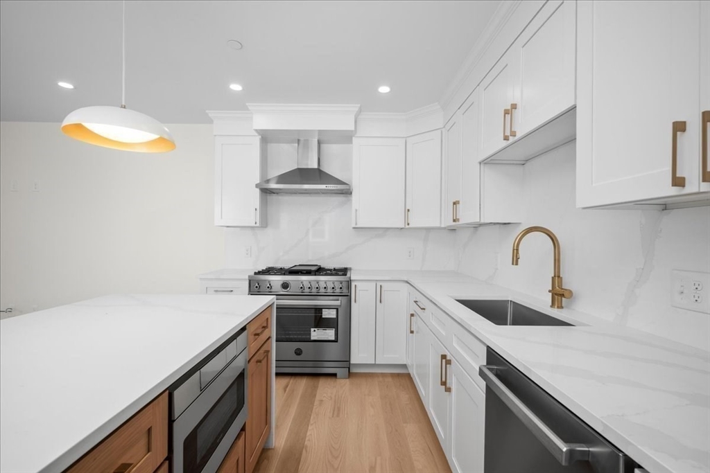 595 Broadway 302