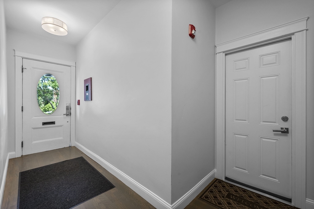 21 Whitney Ave 1L