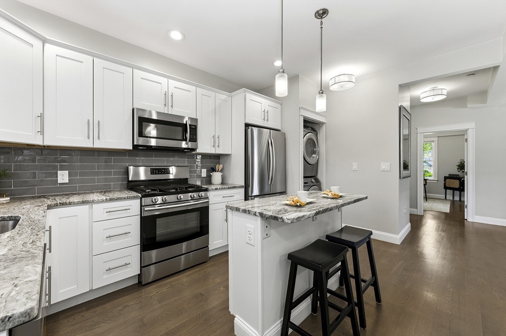 21 Whitney Ave 1L