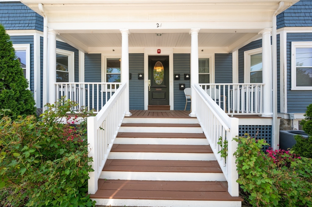 21 Whitney Ave 1L