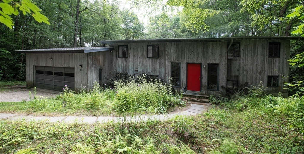 11 Overlook Dr
