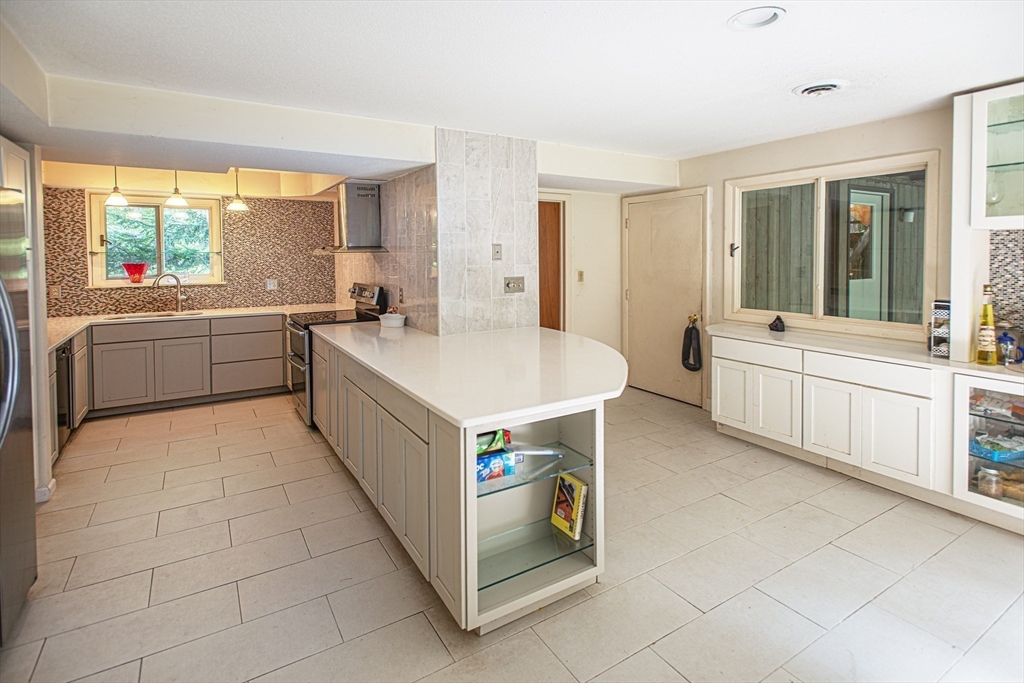 11 Overlook Dr