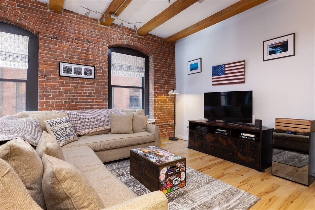 21 Wormwood St 310