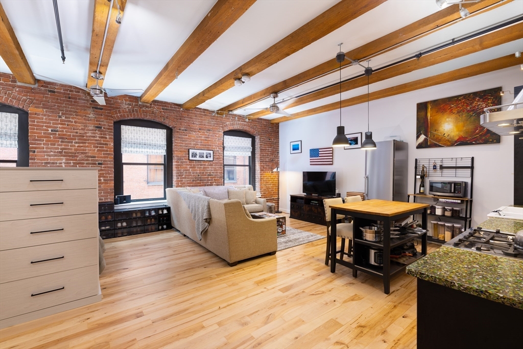 21 Wormwood St 310