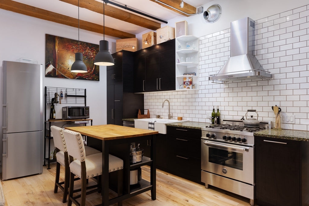 21 Wormwood St 310