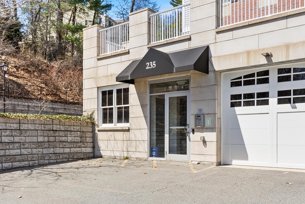 235 Cambridge St 102
