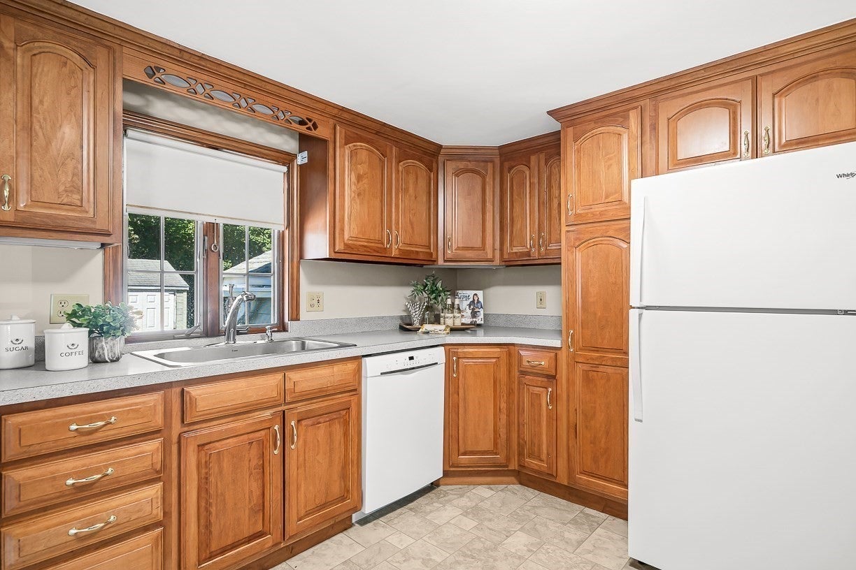 12 Leo Ave, Dracut, MA, 12 Leo Ave, Dracut, MA Photo #10