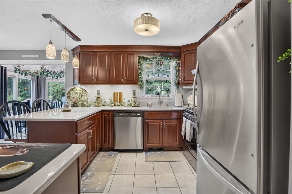 17 Coach Rd, Billerica, MA, 17 Coach Rd, Billerica, MA Photo #21