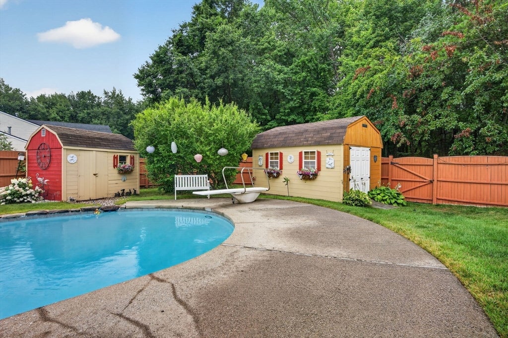 17 Coach Rd, Billerica, MA, 17 Coach Rd, Billerica, MA Photo #13