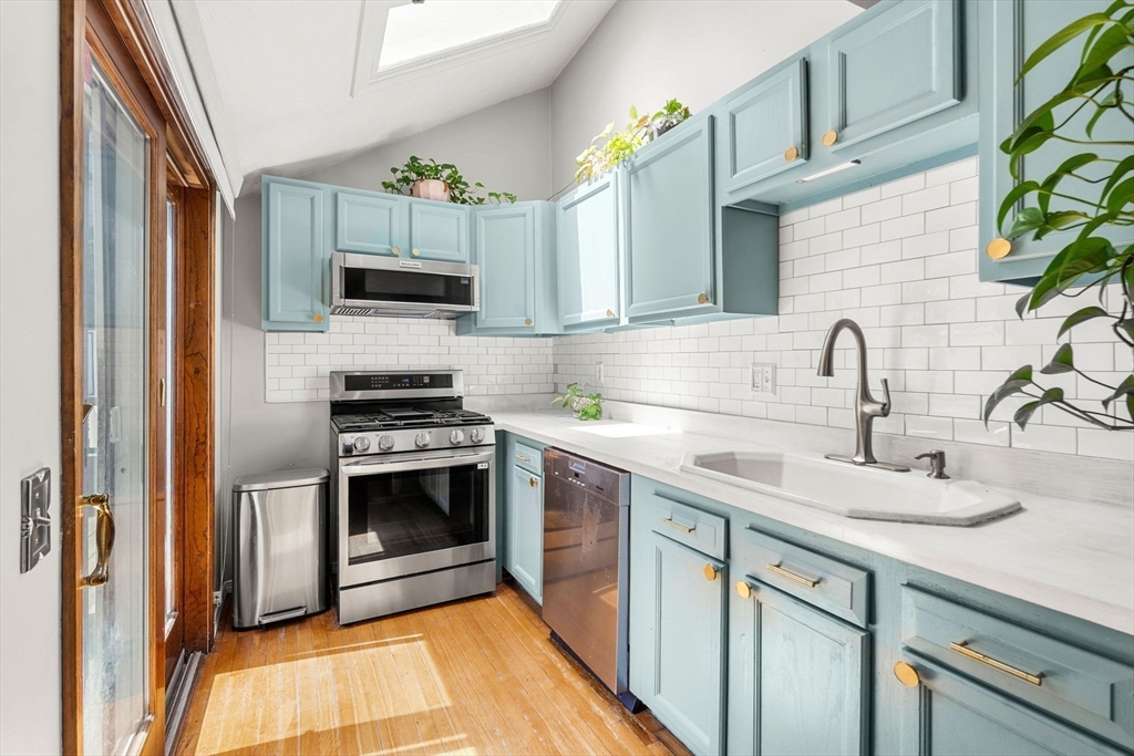 223 Bolton St, Boston, MA Photo #1