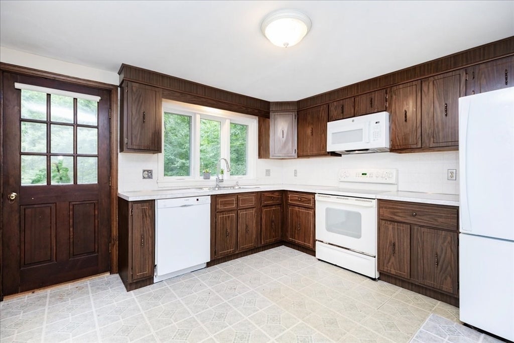 37 Kathleen Drive, Andover, MA, 37 Kathleen Drive, Andover, MA Photo #9