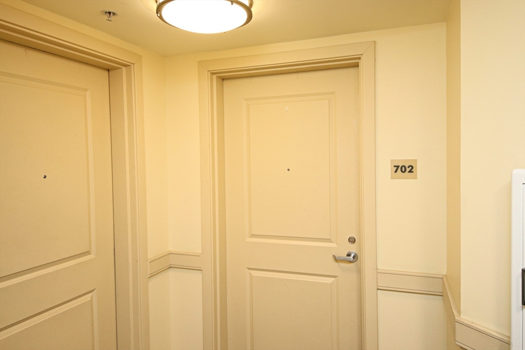 Chelsea, Massachusetts 02150, United States, 2 Bedrooms Bedrooms, ,2 BathroomsBathrooms,Residential,Active,235521