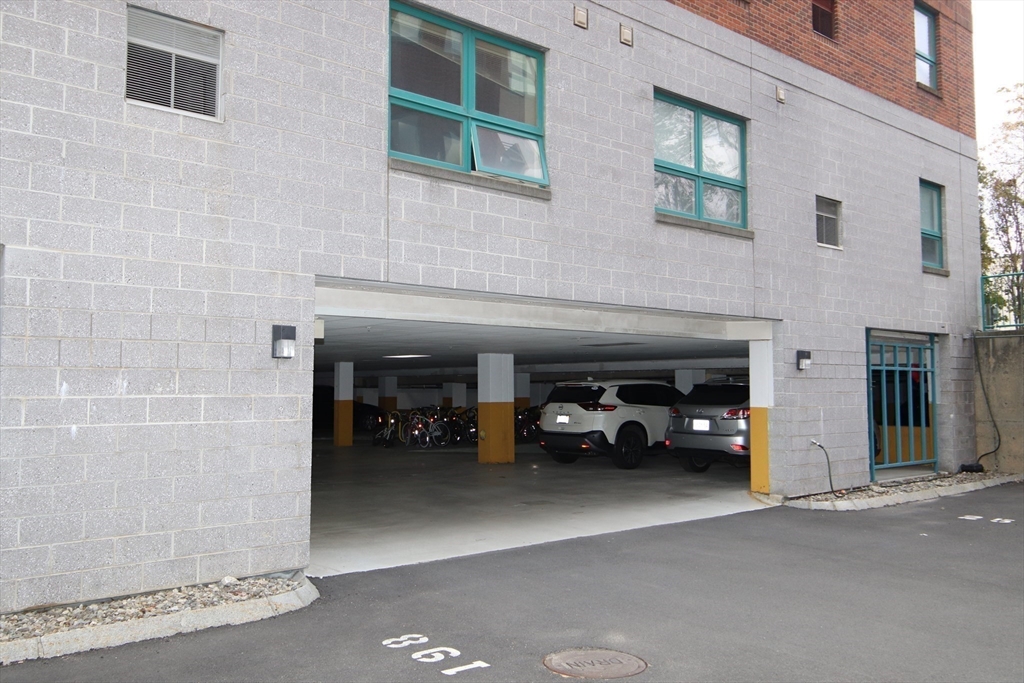 Chelsea, Massachusetts 02150, United States, 2 Bedrooms Bedrooms, ,2 BathroomsBathrooms,Residential,Active,235521