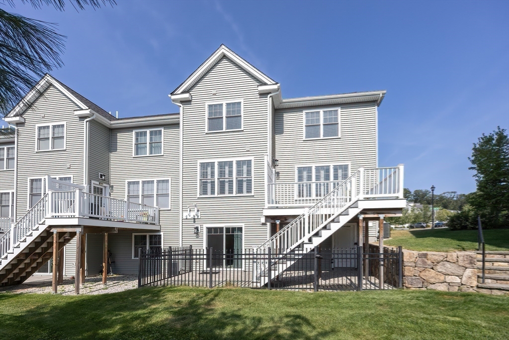 Franklin, Massachusetts 02038, United States, 3 Bedrooms Bedrooms, ,4 BathroomsBathrooms,Residential,Active,201803