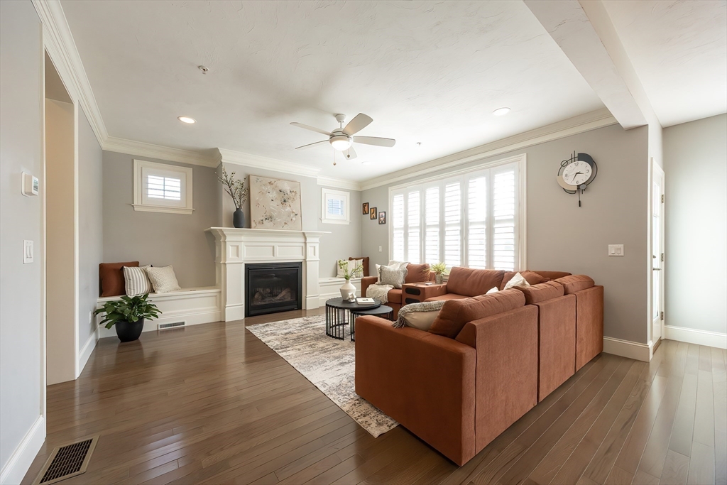 Franklin, Massachusetts 02038, United States, 3 Bedrooms Bedrooms, ,4 BathroomsBathrooms,Residential,Active,201803