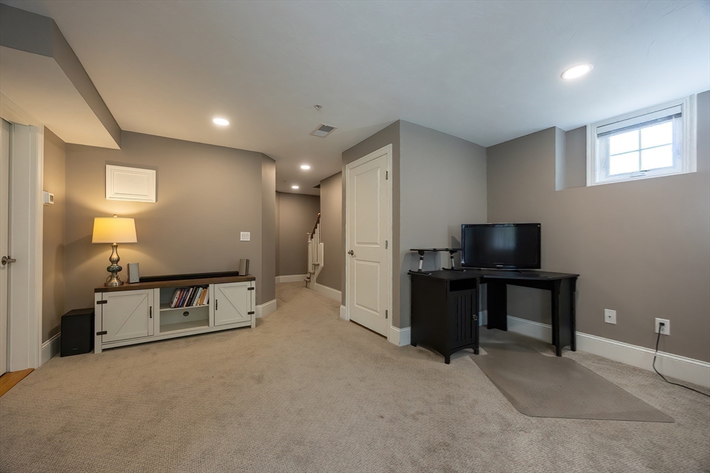 Franklin, Massachusetts 02038, United States, 3 Bedrooms Bedrooms, ,4 BathroomsBathrooms,Residential,Active,201803