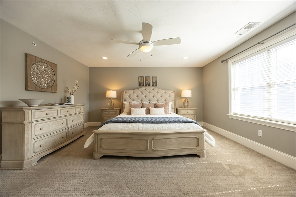 Franklin, Massachusetts 02038, United States, 3 Bedrooms Bedrooms, ,4 BathroomsBathrooms,Residential,Active,201803