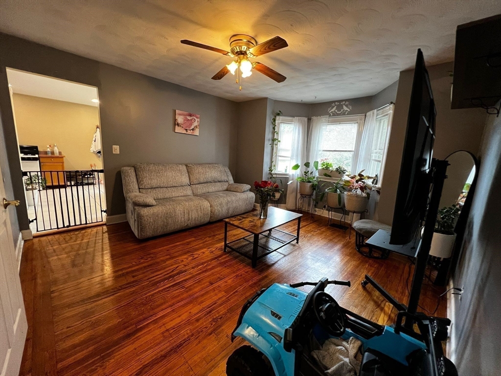563- Lynn St-