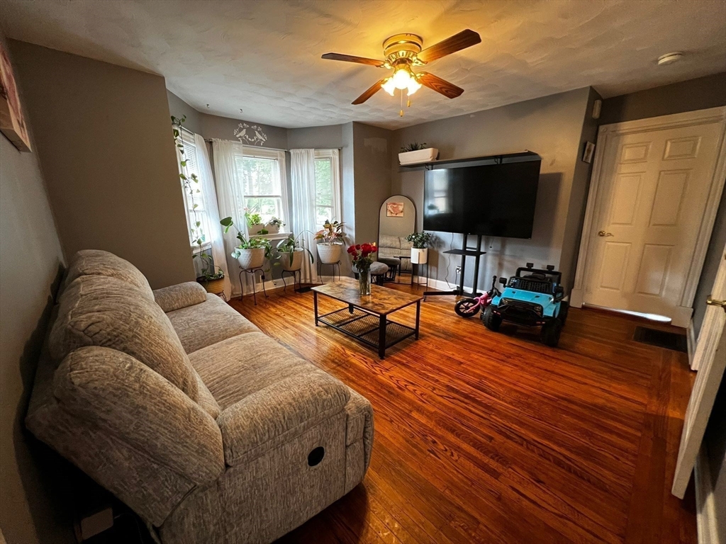563- Lynn St-