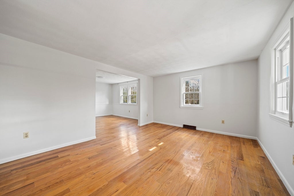 197 Circuit St, Hanover, MA Photo #13
