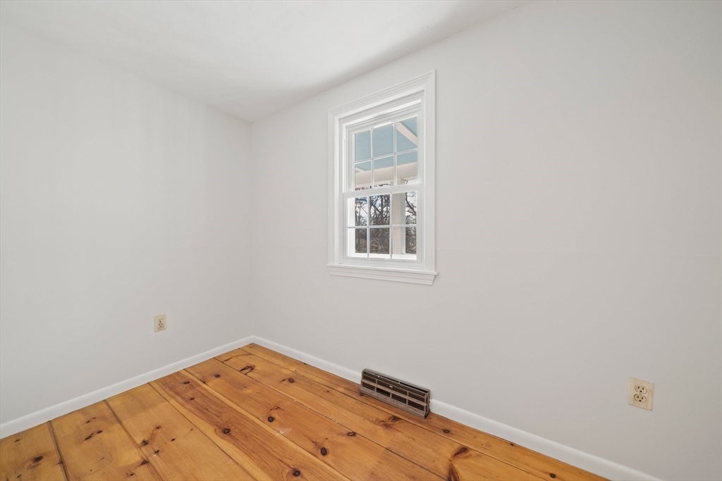 197 Circuit St, Hanover, MA Photo #15