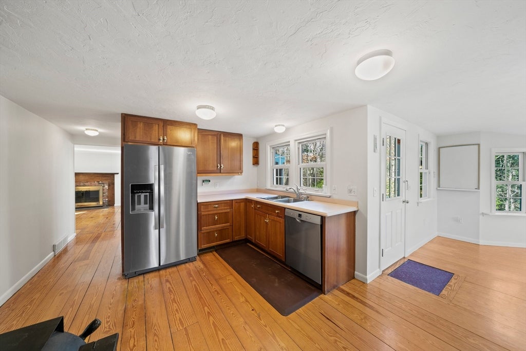 197 Circuit St, Hanover, MA Photo #7