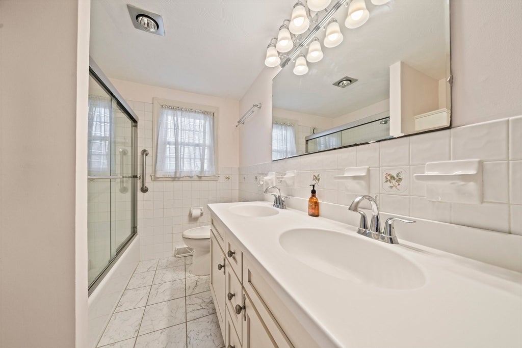 197 Circuit St, Hanover, MA Photo #25